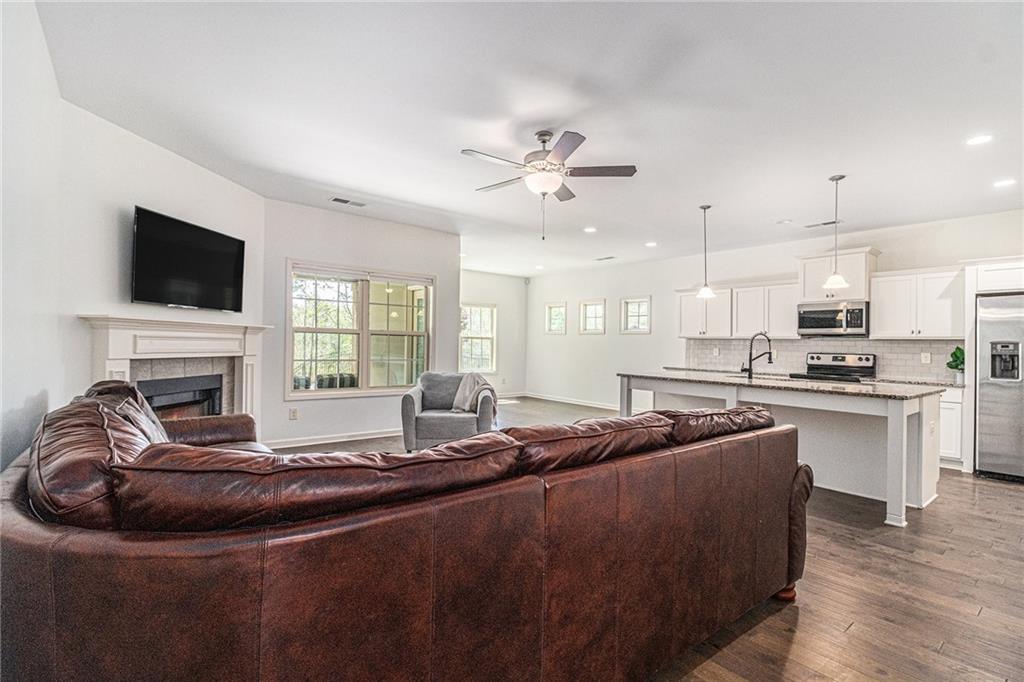 213 Briandwood Drive, Newnan, Georgia image 4