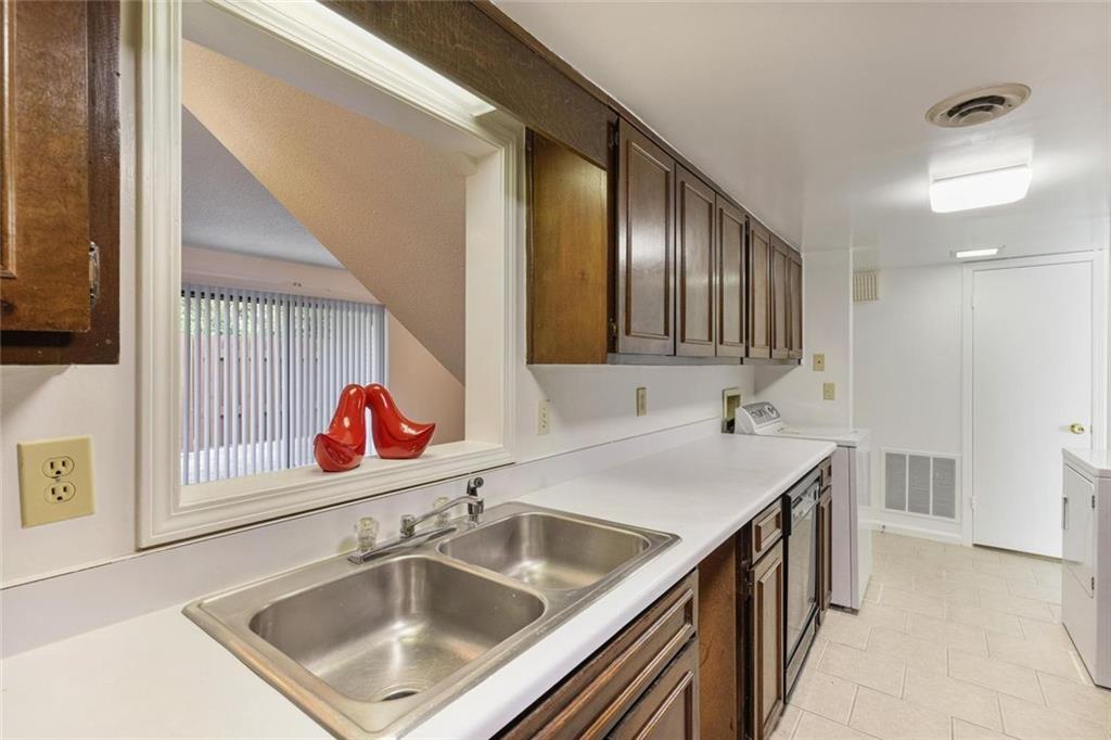 6 NW Fairway Drive NW