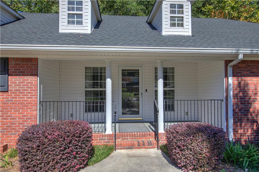 9 Greenbriar Avenue
