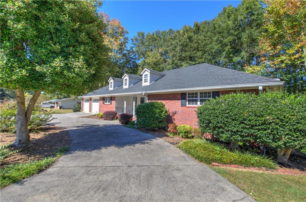 9 Greenbriar Avenue