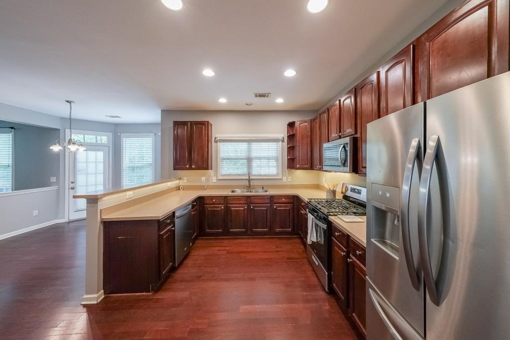 7979 Larksview Drive, Fairburn, Georgia image 9