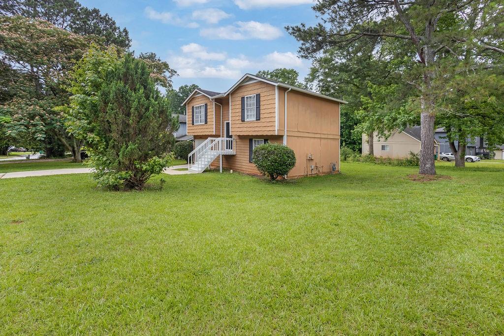 5653 Bradley Circle
