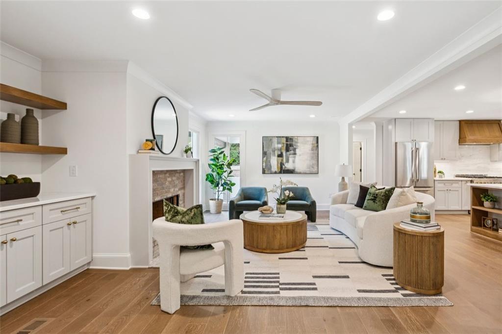 405 Allison Drive NE