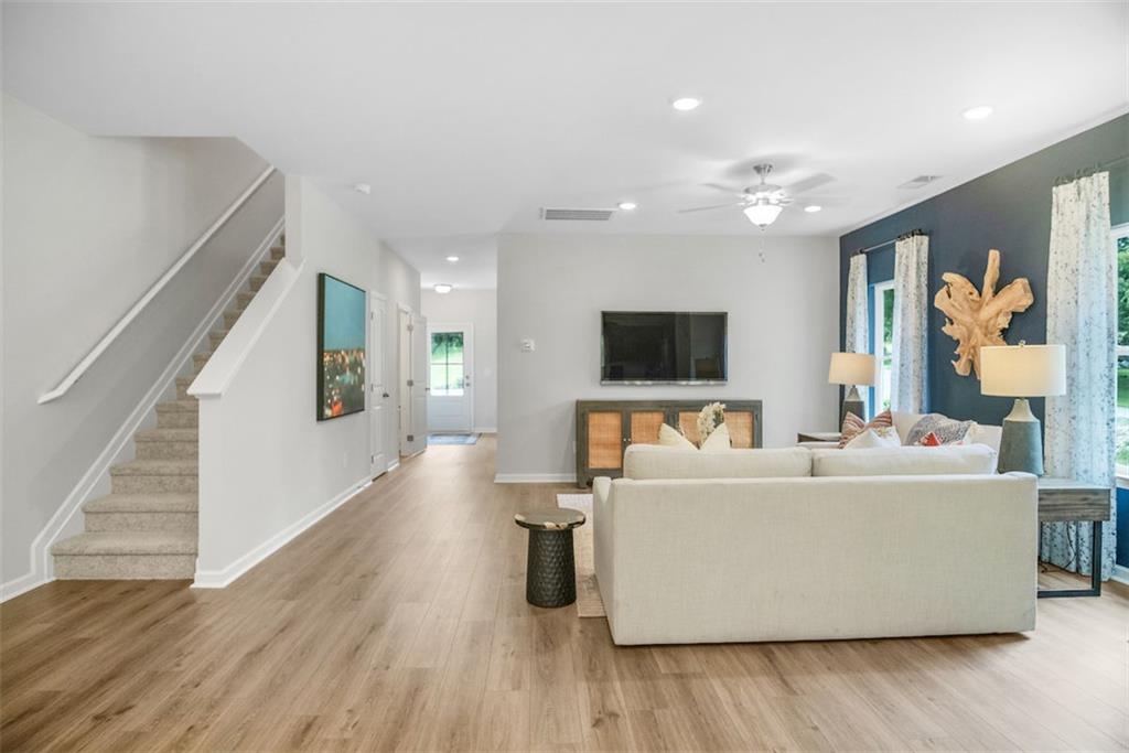 86 Alameda Street 122