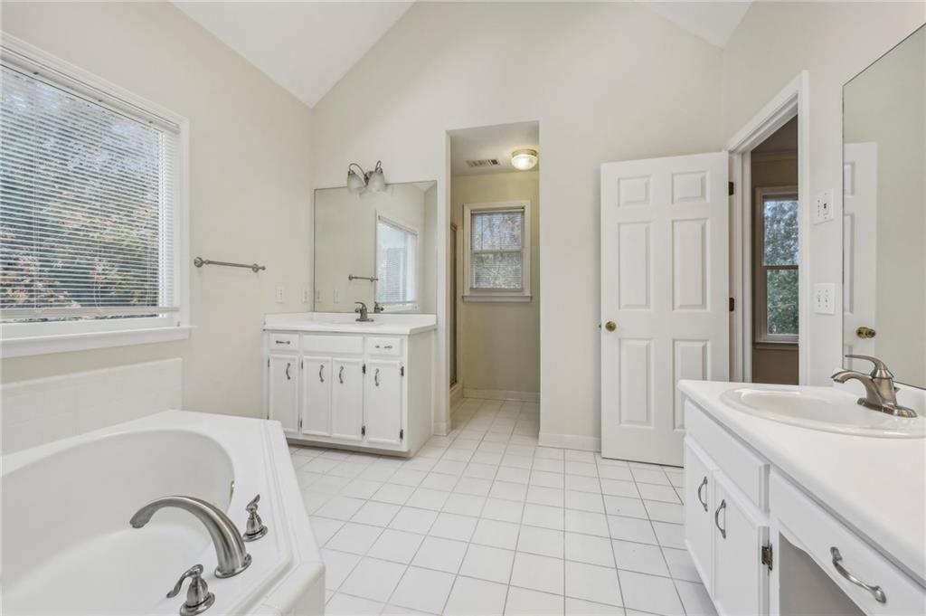 5235 Shadow Path Lane, Lilburn, Georgia image 29