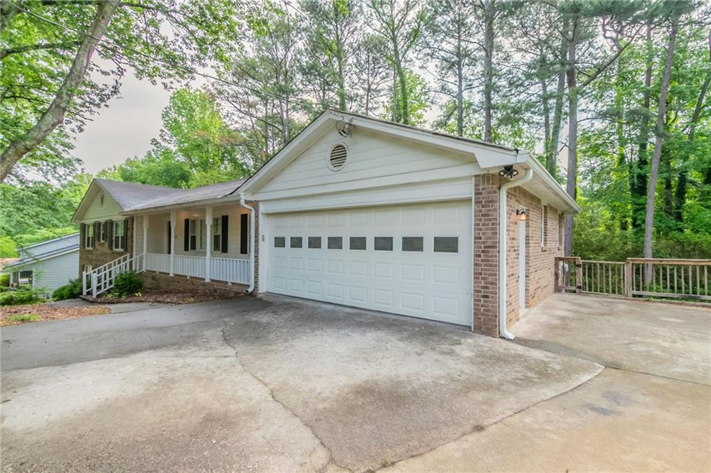 2814 Brackenwood Drive, Snellville, Georgia image 2