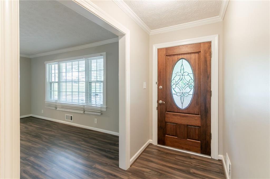 2814 Brackenwood Drive, Snellville, Georgia image 4