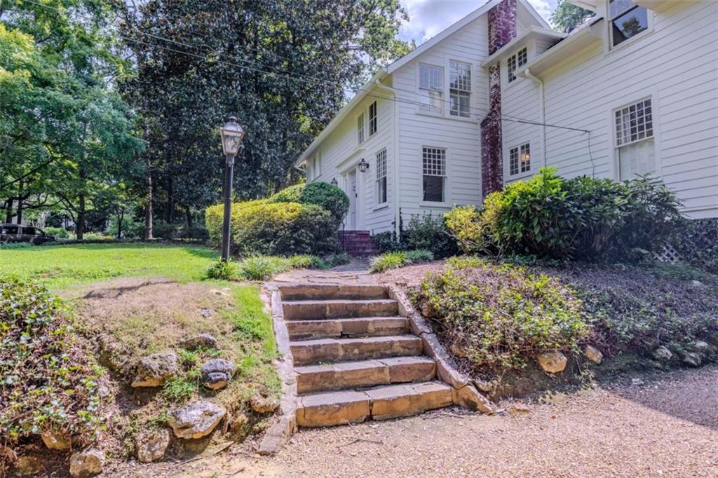 211 Sherwood Road