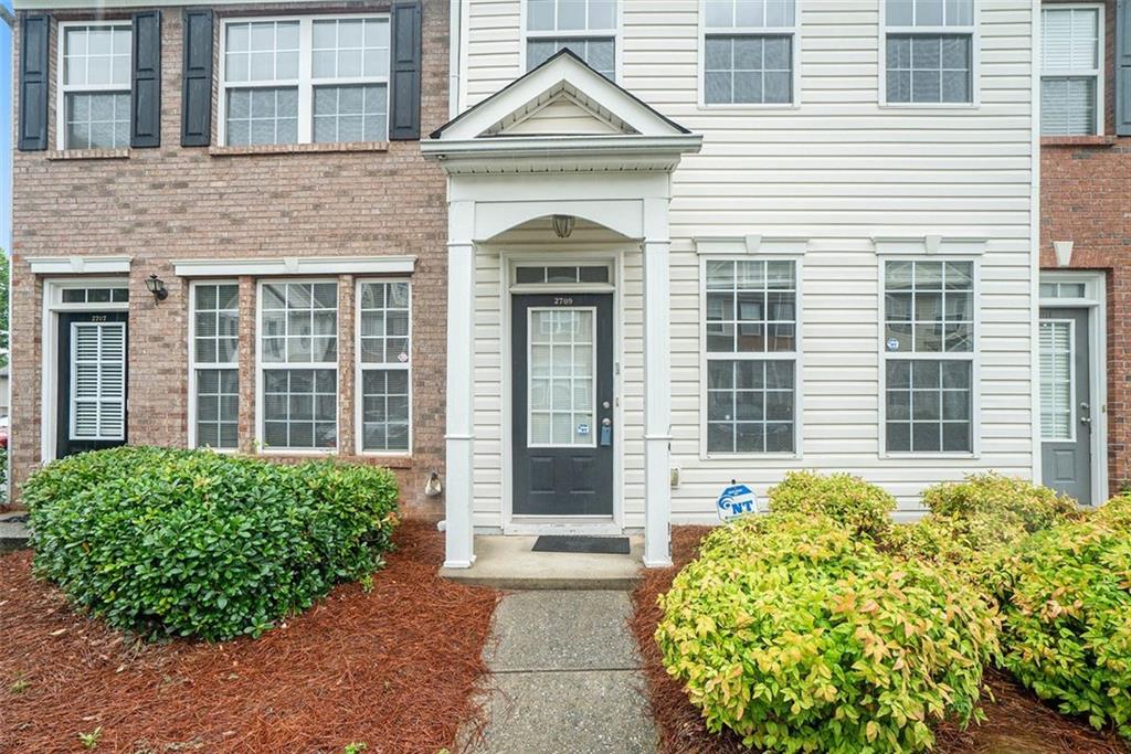 2709 HEATHROW Drive