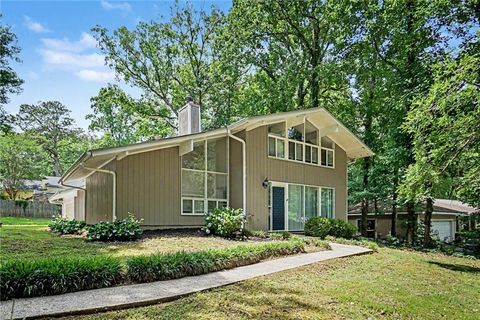 Homes For Sale - 350 Willow Glenn Court<br/> Marietta, GA 30068