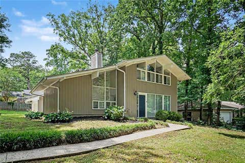 Homes For Sale - 350 Willow Glenn Court<br/> Marietta, GA 30068