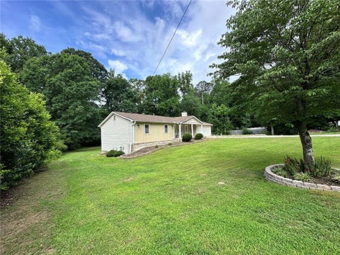 Homes For Sale - 3305 Newcastle Way<br/> Snellville, GA 30039