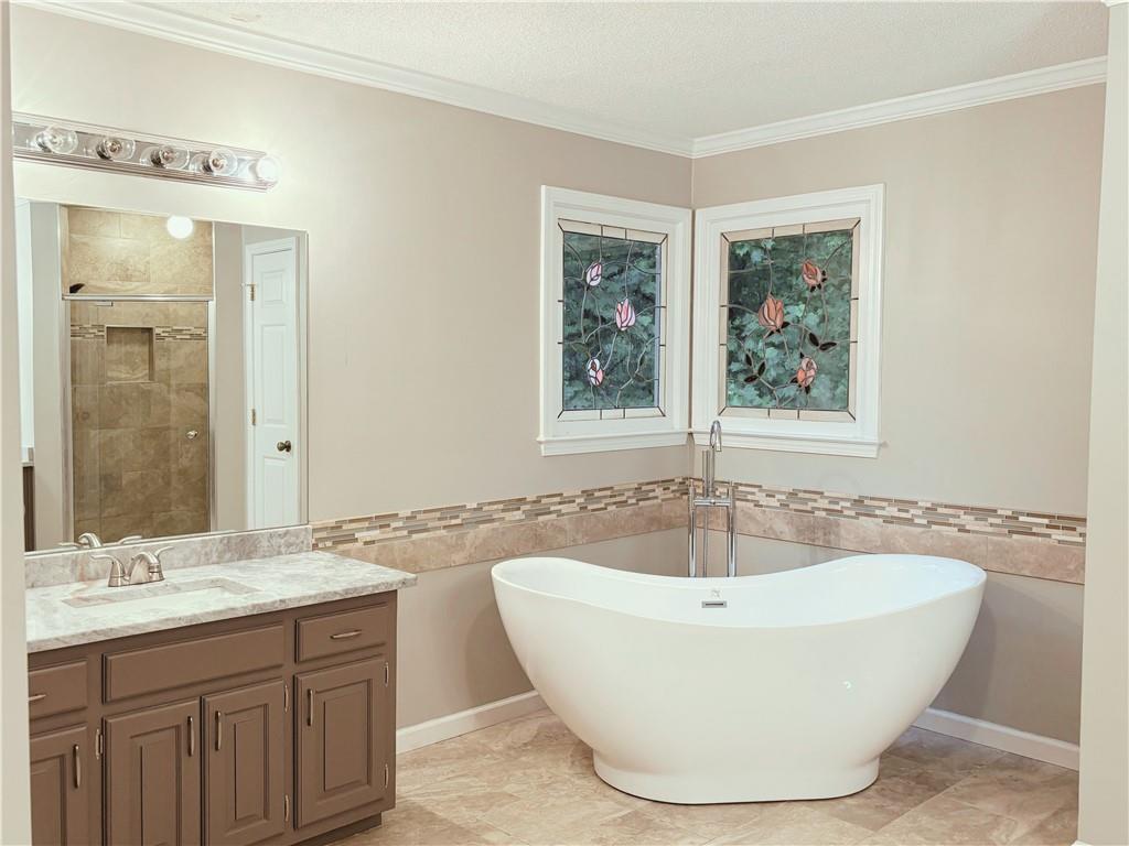 11575 Wildwood Springs Drive, Roswell, Georgia image 4