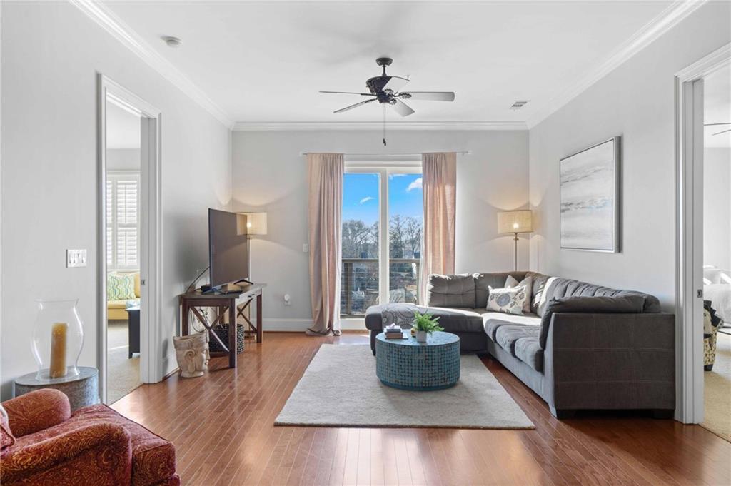 326 Roswell Street SE 700