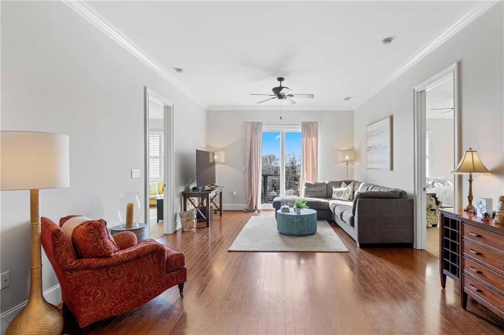 326 Roswell Street SE 700