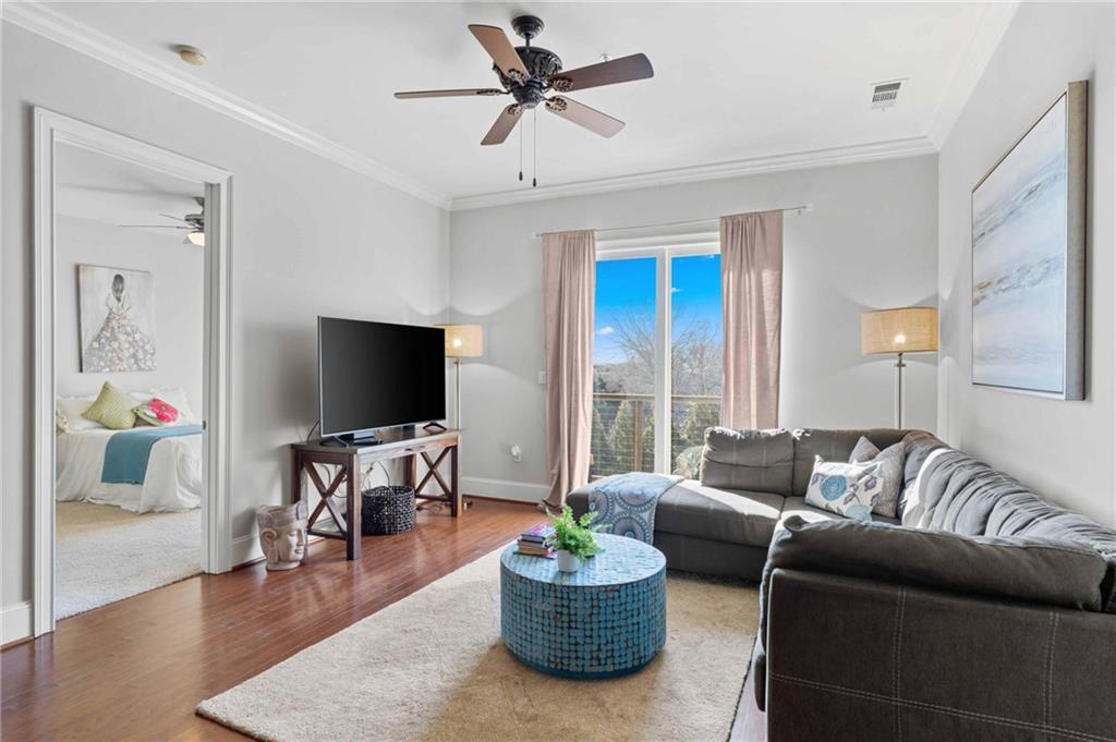 326 Roswell Street SE 700