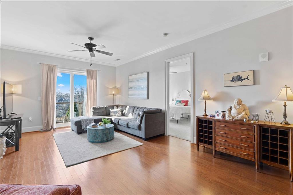 326 Roswell Street SE 700