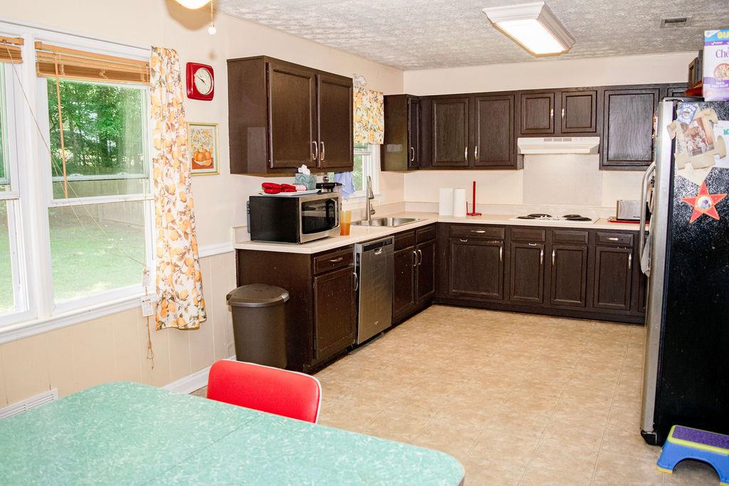 2592 King Louis Road, Conyers, Georgia image 11
