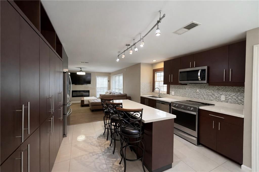 2425 Harbin Springs Cove