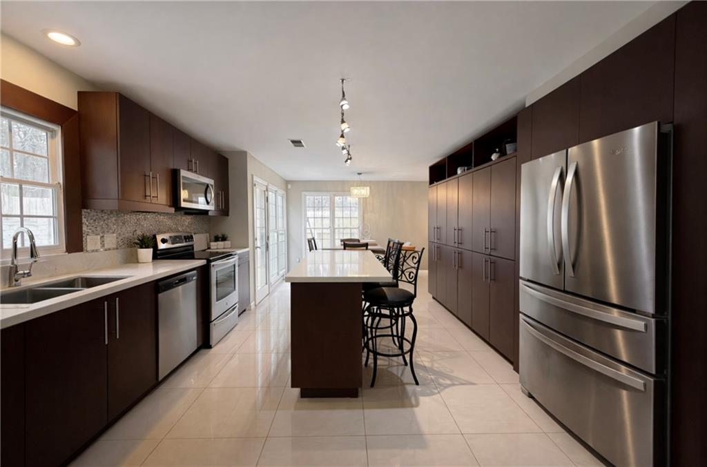 2425 Harbin Springs Cove