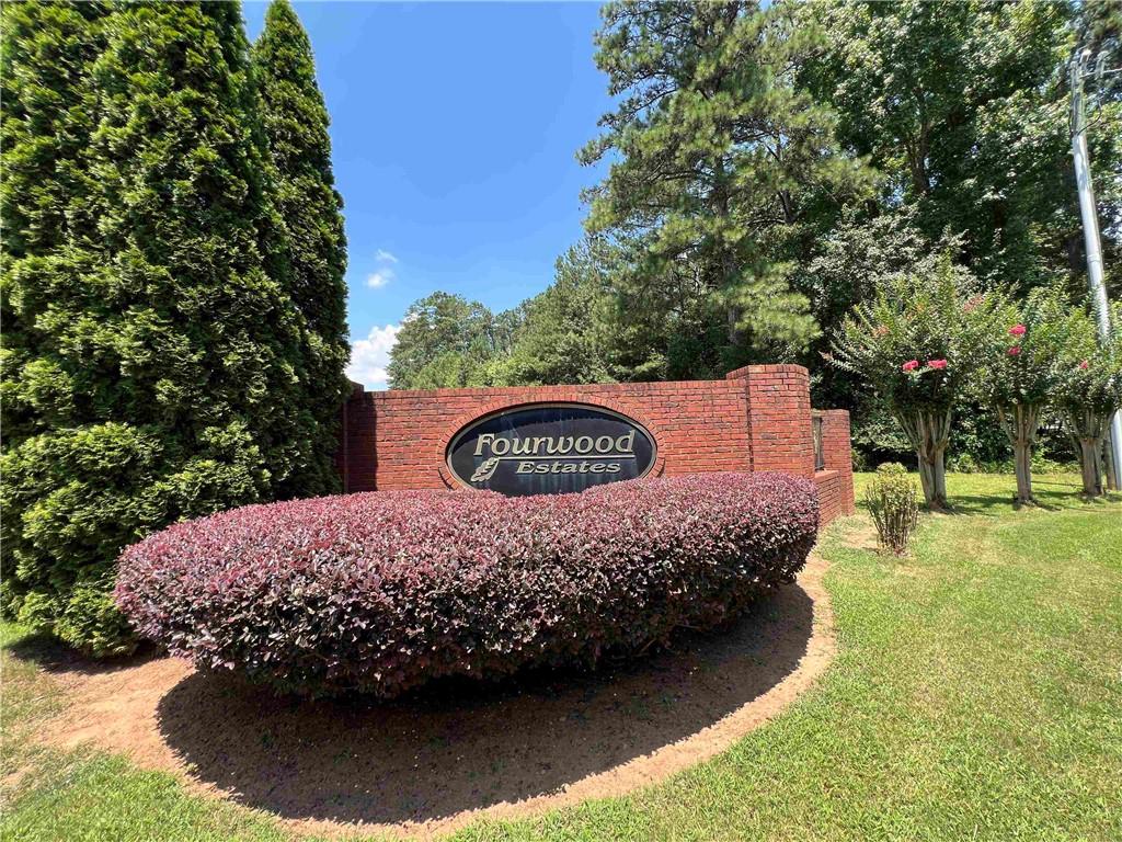 Come build your dream home! This lot offers the perfect blend of privacy and convenience, tucked away in an established area yet just minutes from shops, restaurants, and highway access. Whether you're a homeowner looking to build or an investor searching for your next project, this is an excellent opportunity. Bring your builder and vision - no HOA!