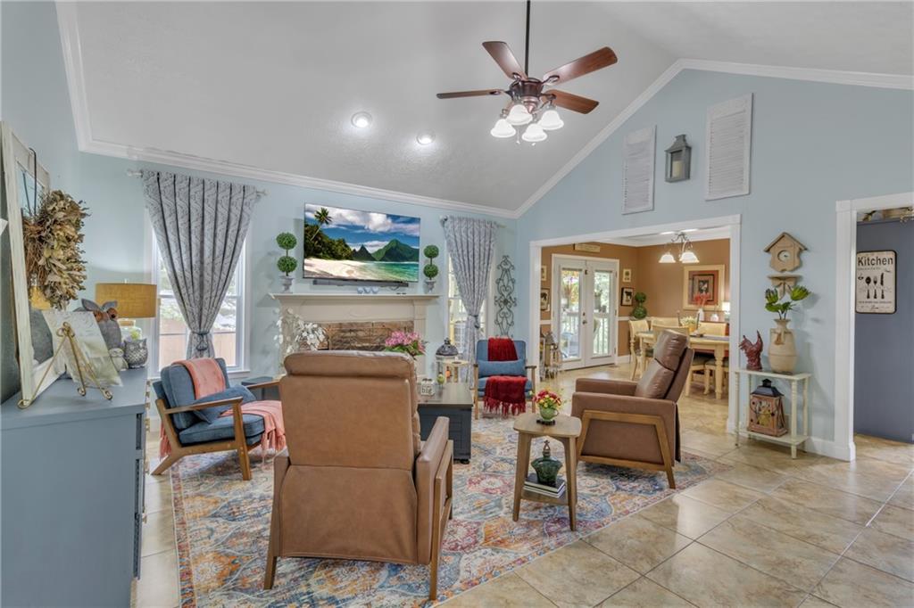 3105 Navajo Circle