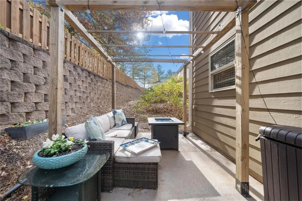 Canton, Georgia 30114, United States, 3 Bedrooms Bedrooms, ,3 BathroomsBathrooms,Residential,Pending,1817