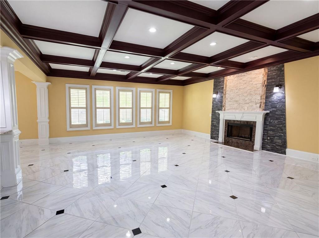 332 Warwick Place