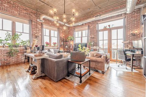 Condo For Sale - 3235 Roswell Road #819<br/> Atlanta, GA 30305