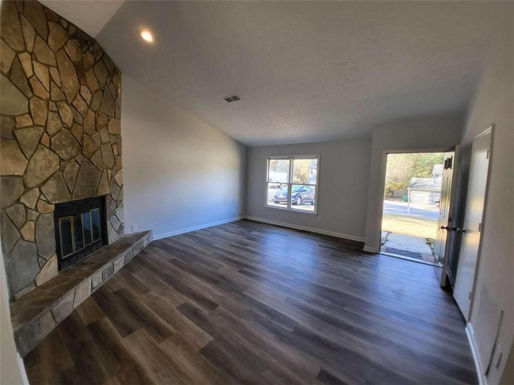 915 Fox Valley Court