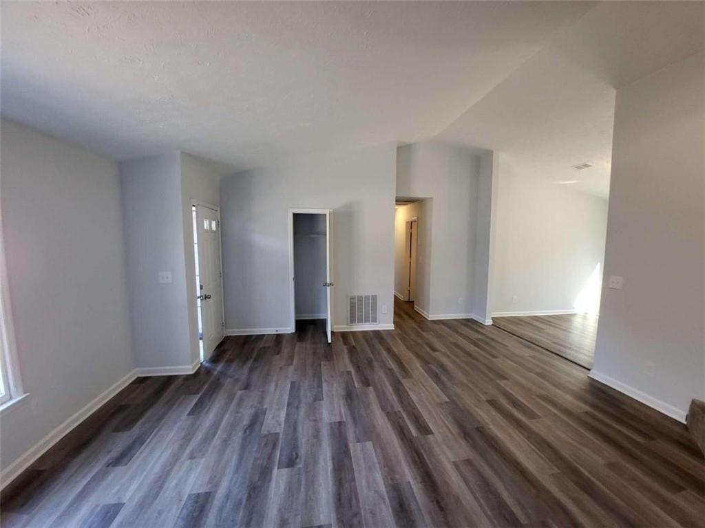 915 Fox Valley Court