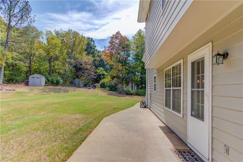 A home in Dacula