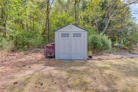 A home in Dacula