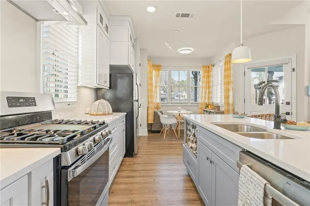 Kennesaw, Georgia 30144, United States, 2 Bedrooms Bedrooms, ,2 BathroomsBathrooms,Residential,Active,135888