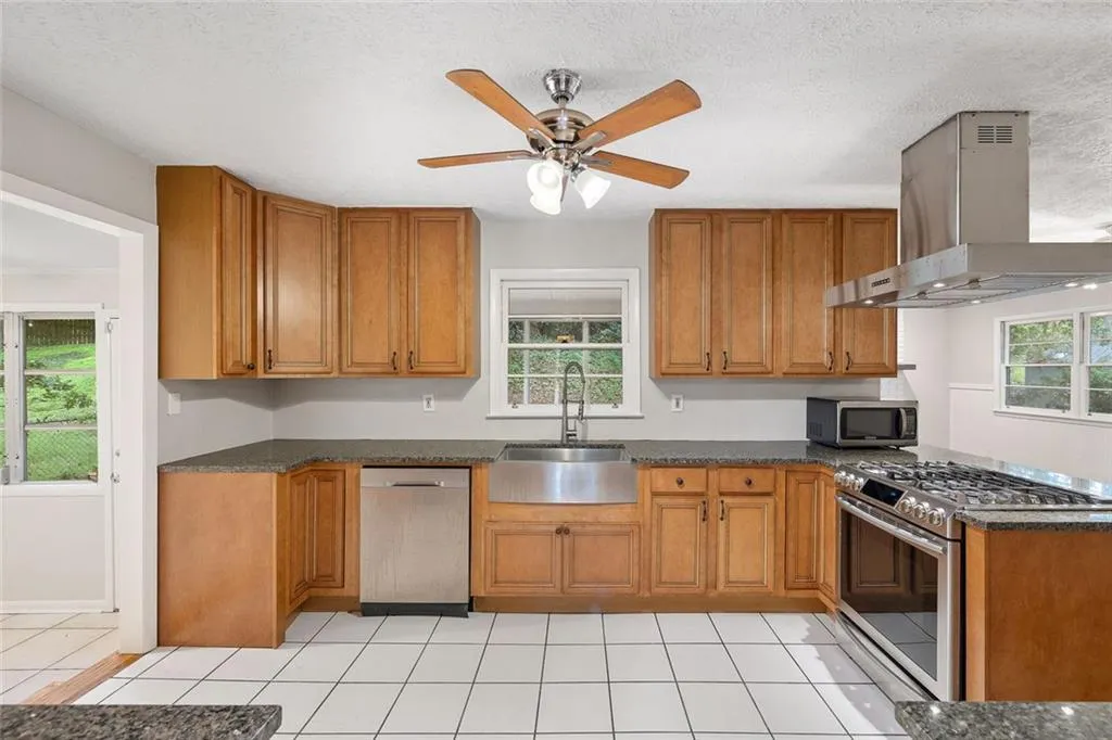 Chamblee, Georgia 30341, United States, 3 Bedrooms Bedrooms, ,2 BathroomsBathrooms,Residential,Pending,114732