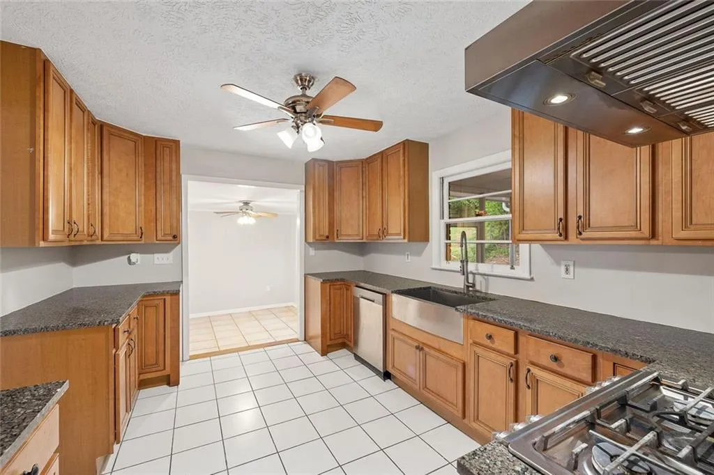 Chamblee, Georgia 30341, United States, 3 Bedrooms Bedrooms, ,2 BathroomsBathrooms,Residential,Pending,114732