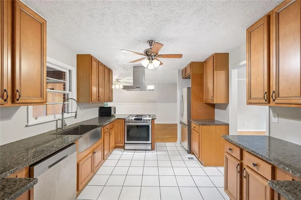 Chamblee, Georgia 30341, United States, 3 Bedrooms Bedrooms, ,2 BathroomsBathrooms,Residential,Pending,114732