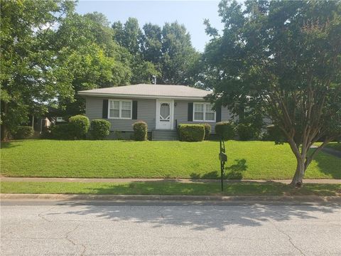 Homes For Sale - 635 Burbank Circle<br/> Cobb County, Smyrna, GA 30080