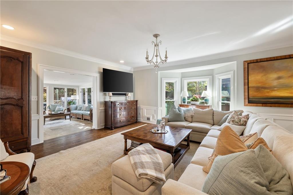 5575 Glen Errol Road, Sandy Springs, Georgia image 8