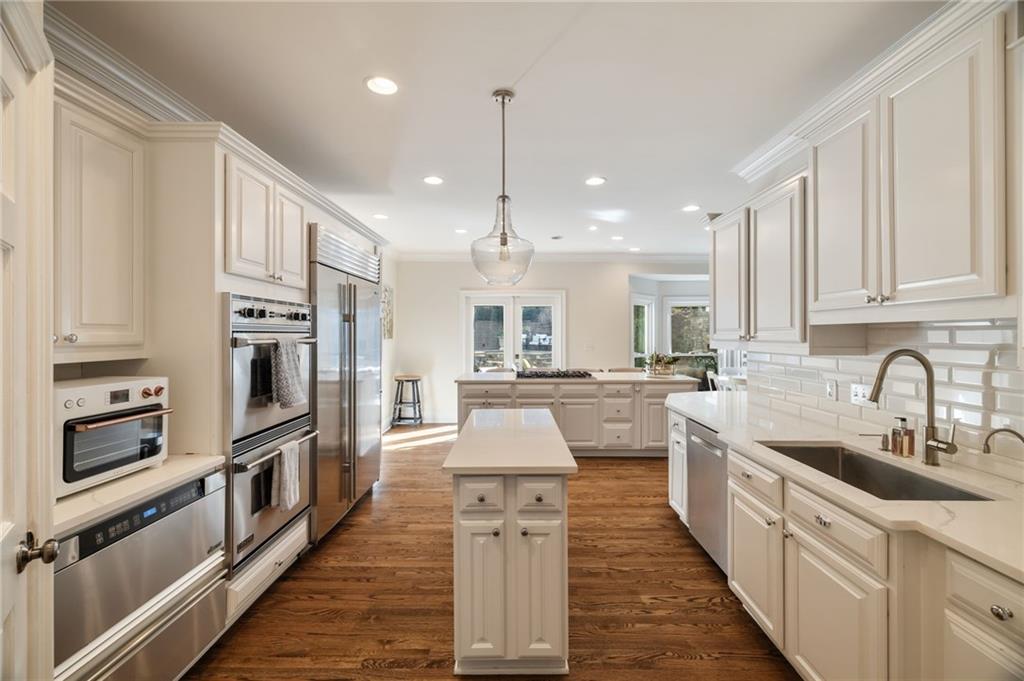 5575 Glen Errol Road, Sandy Springs, Georgia image 12