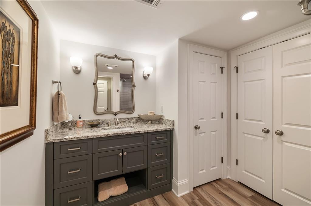 5575 Glen Errol Road, Sandy Springs, Georgia image 40