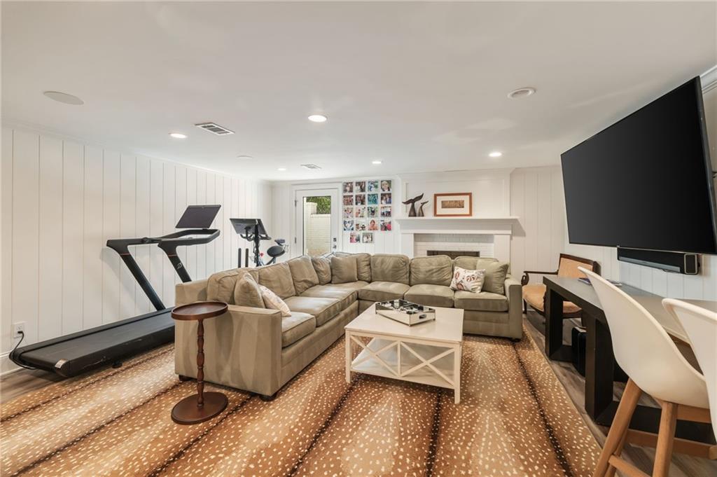 5575 Glen Errol Road, Sandy Springs, Georgia image 36