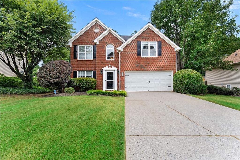 Beautiful 3BR/2.5BA Home in Vinings Cove – Minutes from The Battery & Truist Park!
This updated home features new LVP flooring, granite countertops, shiplap in the living room and laundry room, professionally cleaned carpets, and a spacious master suite with his & hers walk-in closets and bathrooms. Enjoy a secluded backyard, back patio, and access to community pool & playground. Don’t miss this one!