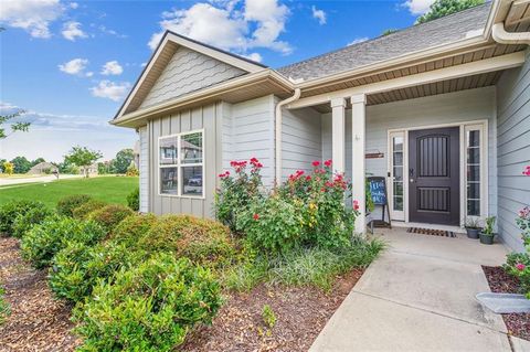 A home in Pendergrass