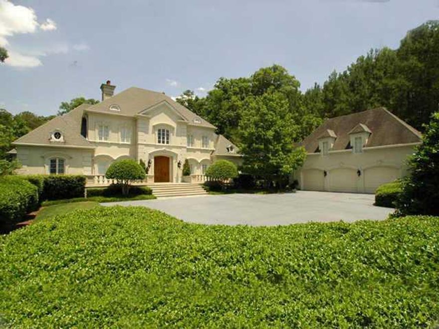 NO SIGN! INCREDIBLE FAMILY HOME ON LG LEVEL LOT W/POOL.FULL SQUASH COURT!GUEST HOUSE W/KITCHENETTE ABOVE 3-CAR GARAGE.MASTER,LIBRARY/OFFICE PLUS GUEST RM ALL ON MAIN.BEAUTIFUL SUN RM ACCESSIBLE FROM LIVING RM