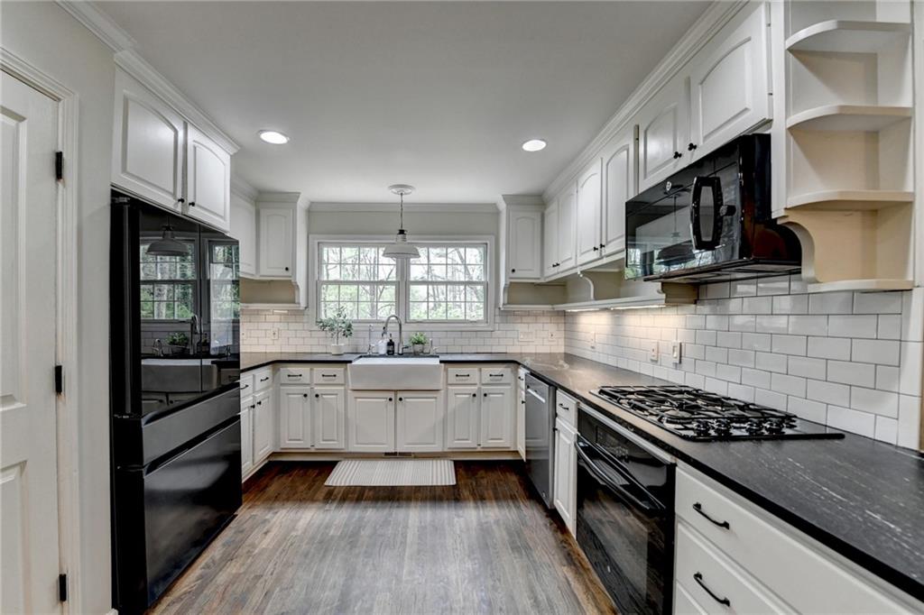 443 Lakeshore Drive