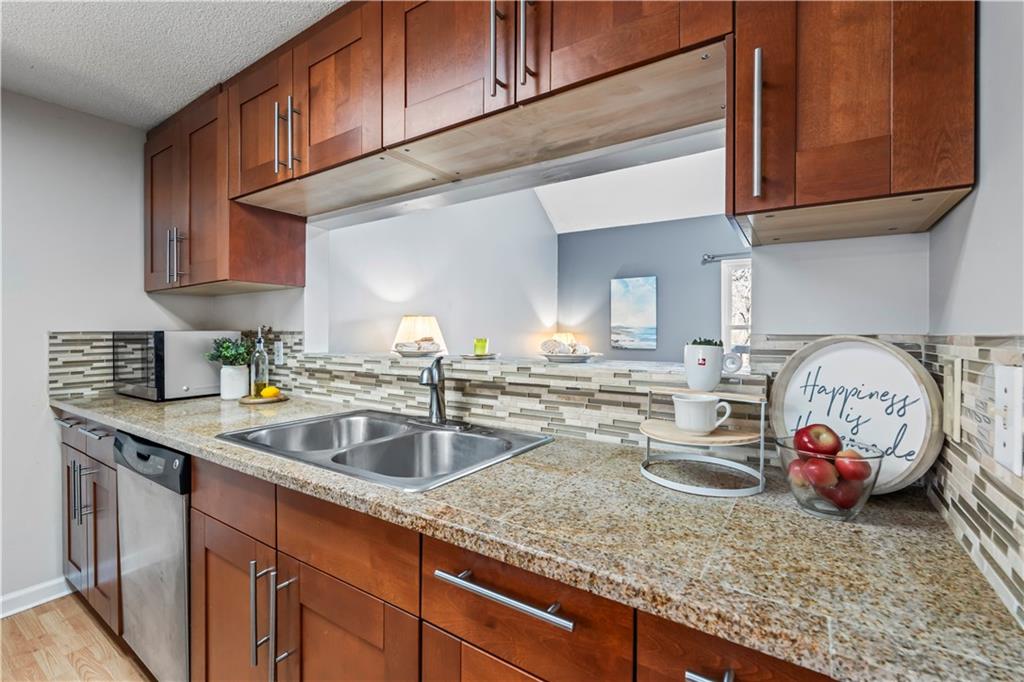 802 Ivy Green Lane SE