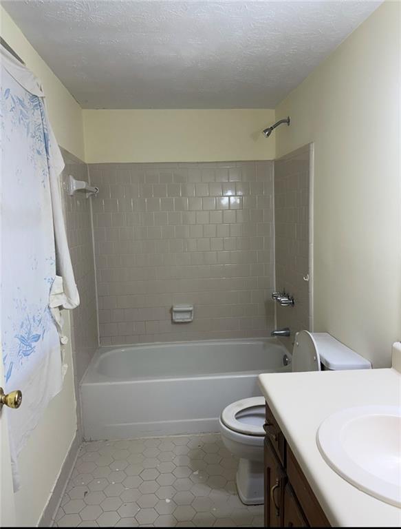 7123 Williamsburg Drive, Riverdale, Georgia image 2