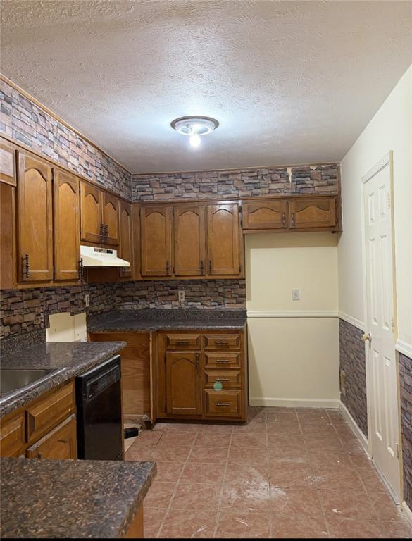 7123 Williamsburg Drive, Riverdale, Georgia image 5