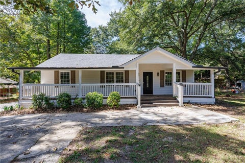 Homes For Sale - 5946 Dodgen Road<br/> Cobb County, Mableton, GA 30126